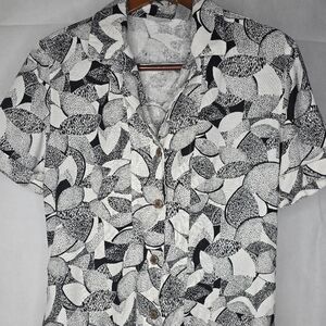 Chico's Button-up Linen Shirt White Black Abstract Floral Short Cuffed Sleeve S